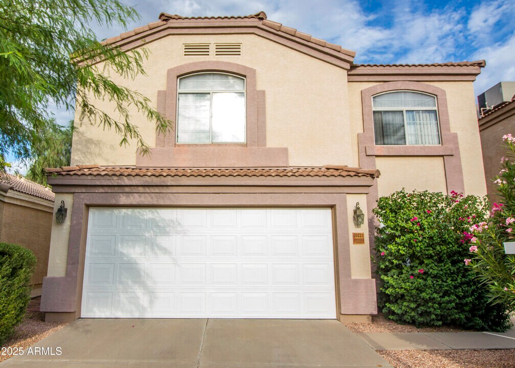 20221 N 31st St in Phoenix, AZ - Building Photo