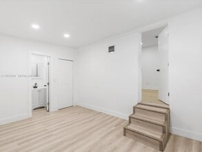 6318 NW 19th Ct in Miami, FL - Foto de edificio - Building Photo