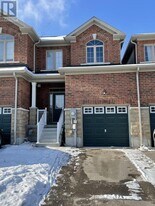 32 Greenwood Dr in Essa, ON - Building Photo