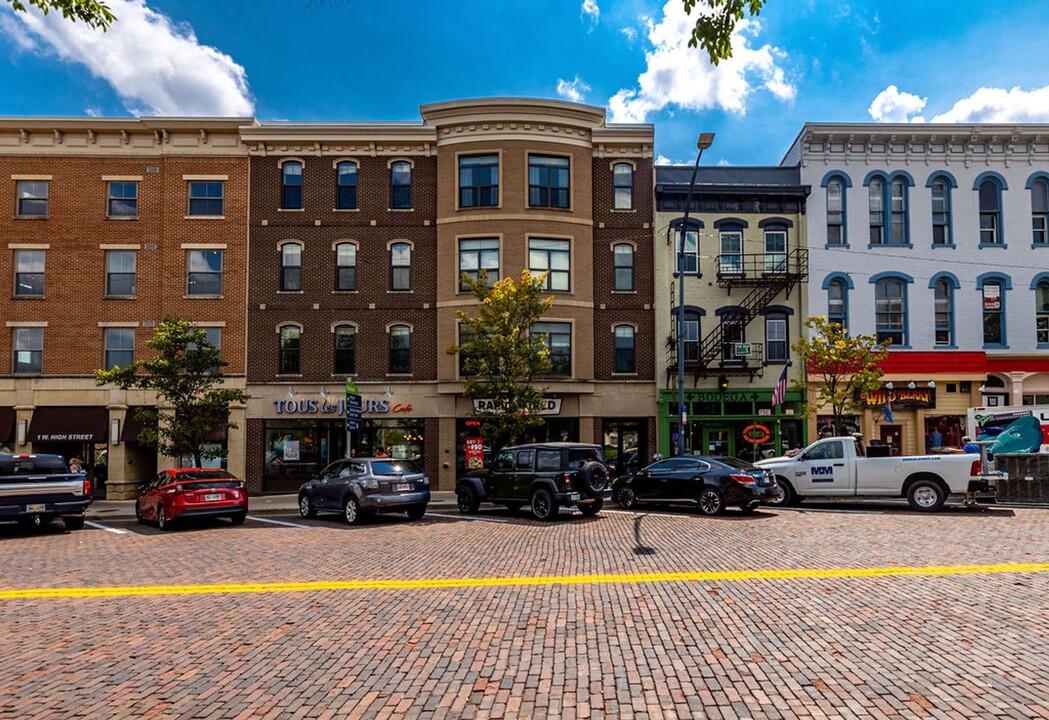 9 W High St in Oxford, OH - Foto de edificio