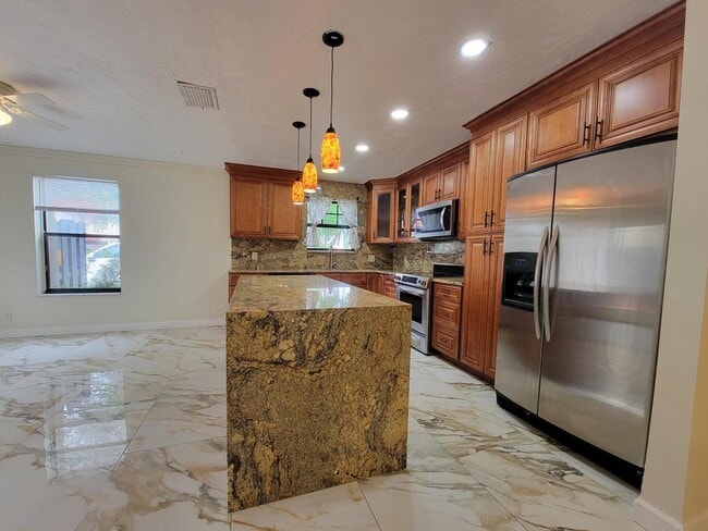 1436 SW 25th Way