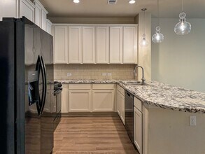 5541 Evanston Ln in Pasadena, TX - Building Photo - Building Photo