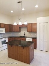 1050 Eleuthera Dr NE in Palm Bay, FL - Foto de edificio - Building Photo