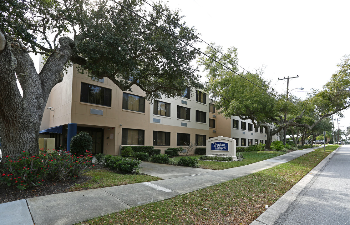 Freedom Village III in Clearwater, FL - Building Photo