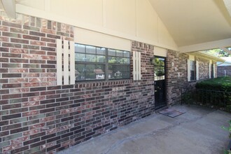 305 SW 10th St in Bentonville, AR - Foto de edificio - Building Photo