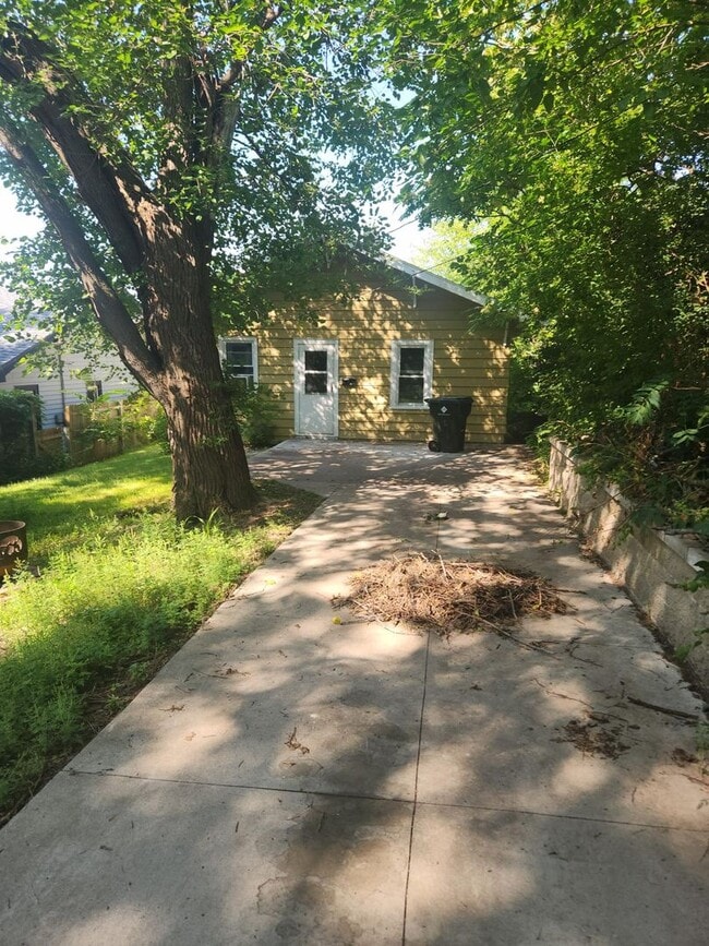 2734 Virginia St in Sioux City, IA - Building Photo - Building Photo