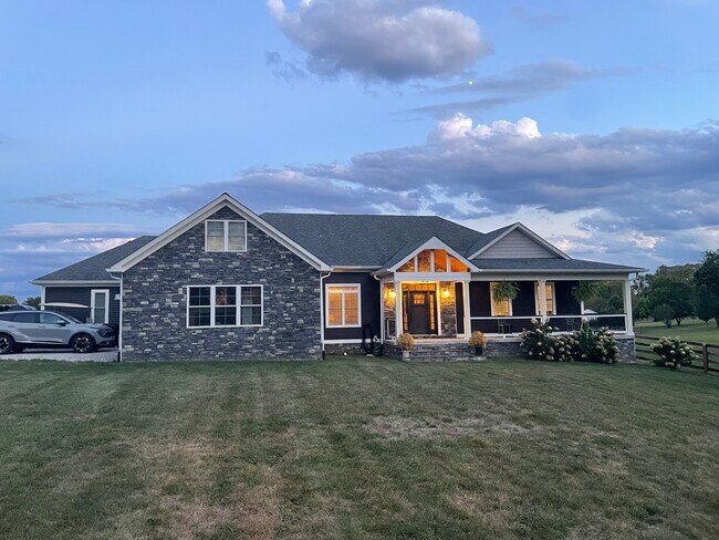 100 N Homestead Ln in Lancaster, KY - Building Photo - Building Photo