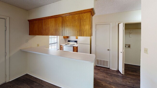 1017 S Ave B in Denton, TX - Building Photo - Building Photo