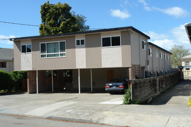 2134 Mcgee Ave in Berkeley, CA - Foto de edificio - Building Photo