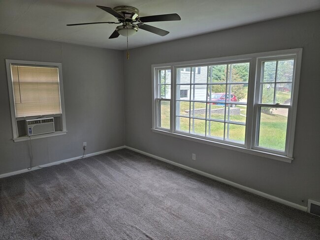 5618 Dagle Dr in Des Moines, IA - Building Photo - Building Photo