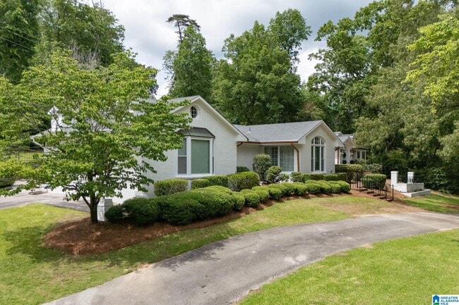 3208 N Woodridge Rd in Mountain Brook, AL - Building Photo - Building Photo