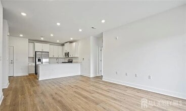 28310 Radford Ct in Monroe Township, NJ - Foto de edificio - Building Photo