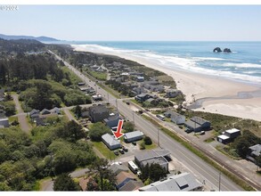 506 US-101 in Rockaway Beach, OR - Building Photo - Building Photo