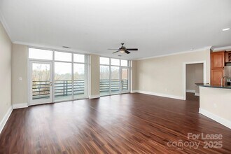 400 N Church St in Charlotte, NC - Foto de edificio - Building Photo