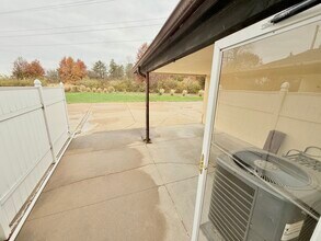 1936 Canterbury Dr, Unit 2C in Washington, IL - Building Photo - Building Photo