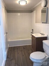 213 W King St in Kings Mountain, NC - Foto de edificio - Building Photo