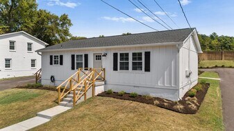 2128 Sharondale Dr in Nashville, TN - Building Photo