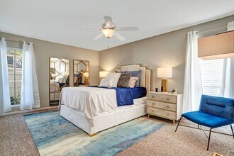 10698 Briar Forest Dr in Houston, TX - Building Photo - Building Photo