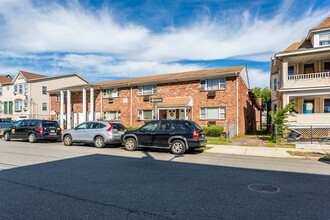 80 Howe Ave in Passaic, NJ - Foto de edificio - Building Photo