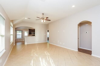 5219 Gulf Stream Ln in Bacliff, TX - Building Photo - Building Photo