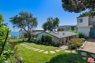 31562 Broad Beach Rd in Malibu, CA - Building Photo - Building Photo