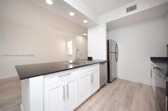 2406 Centergate Dr in Miramar, FL - Building Photo - Building Photo