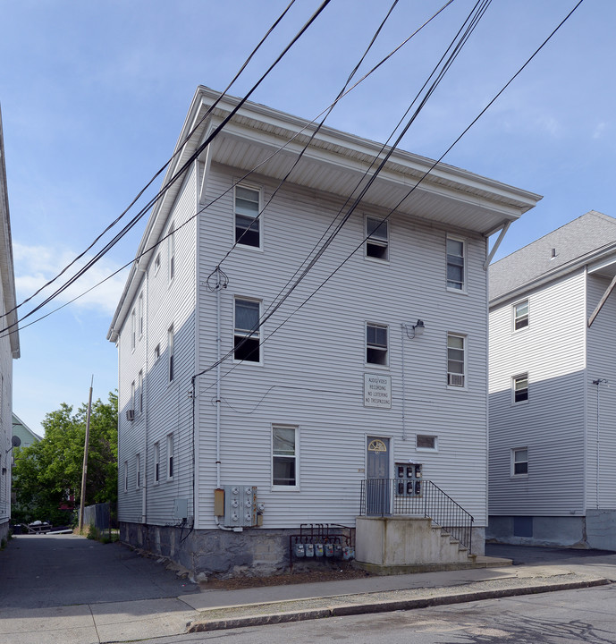 52 Deane St in New Bedford, MA - Building Photo