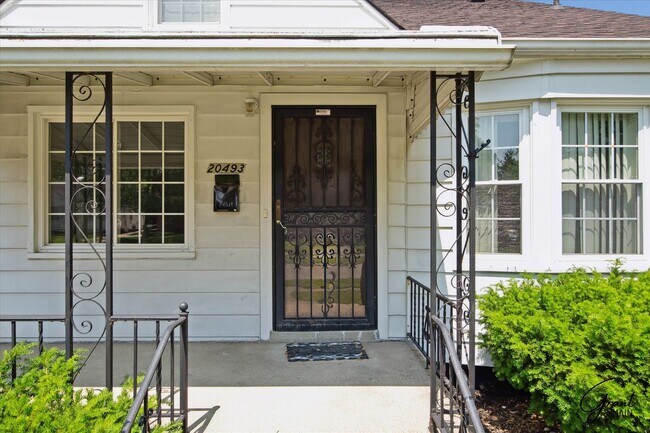 20493 Kingsville St in Harper Woods, MI - Building Photo - Building Photo