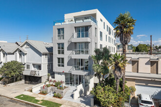 Federal Apartments in Los Angeles, CA - Foto de edificio - Building Photo