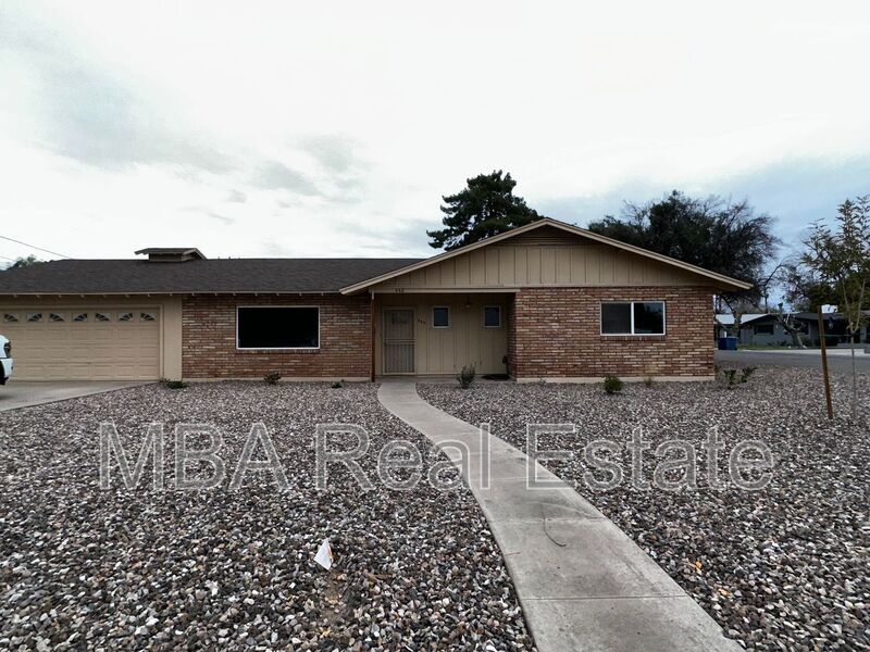 660 W Erie St in Chandler, AZ - Building Photo