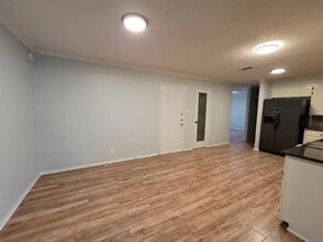 313 Mccurdy St in Crowley, TX - Foto de edificio - Building Photo