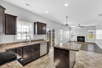 706 Kiwi Stone Cir in Jacksonville, NC - Building Photo - Building Photo