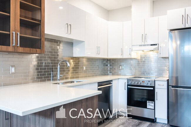 10934-10972 72 Ave NW in Edmonton, AB - Building Photo - Building Photo