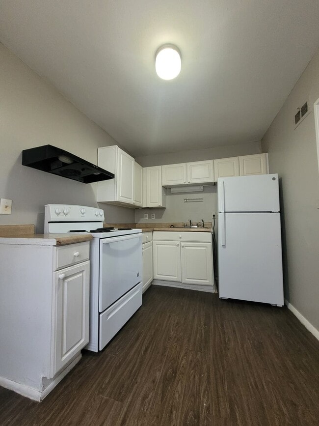 property at 405 N Greenwich St