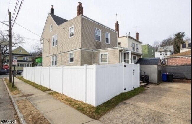 7 Meeker St in West Orange, NJ - Building Photo - Building Photo