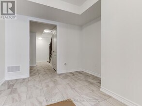 7 Bluegill Cres in Whitby, ON - Building Photo - Building Photo