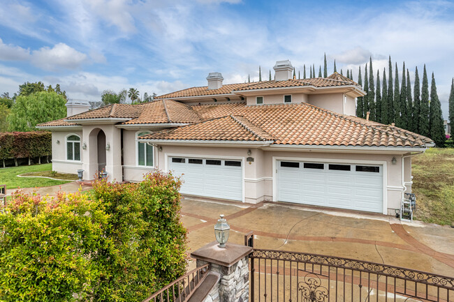 1440 Popenoe Rd in La Habra Heights, CA - Foto de edificio - Building Photo