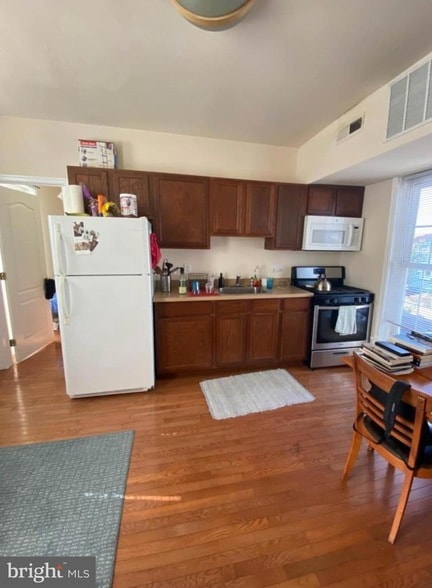 3900 Terrace St, Unit 4 in Philadelphia, PA - Foto de edificio - Building Photo