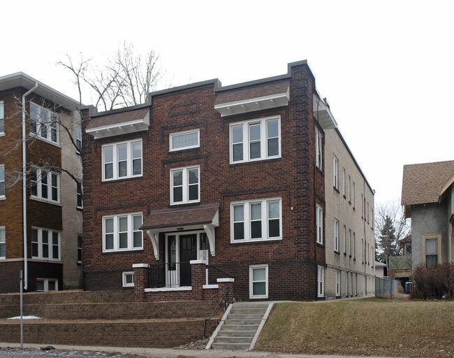 1715 Lagoon Ave in Minneapolis, MN - Foto de edificio - Building Photo