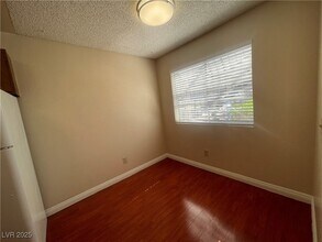 2742 Alicialynn Way in Las Vegas, NV - Building Photo - Building Photo
