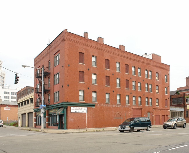 68-74 E Huron St