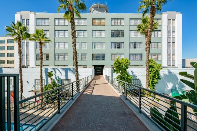 420 San Pedro St in Los Angeles, CA - Building Photo - Building Photo