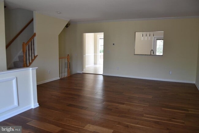 property at 44037 Kings Arms Square