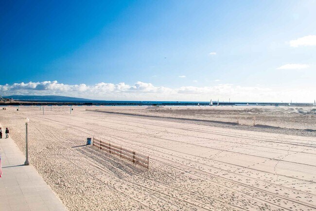 18 Union Jack St in Marina Del Rey, CA - Foto de edificio - Building Photo