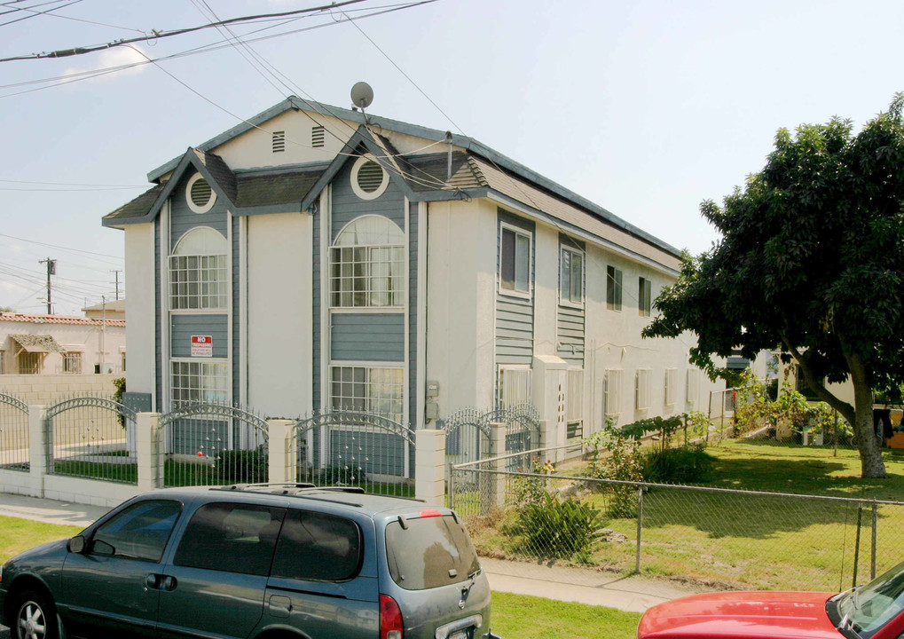 202 W Indigo St in Compton, CA - Foto de edificio