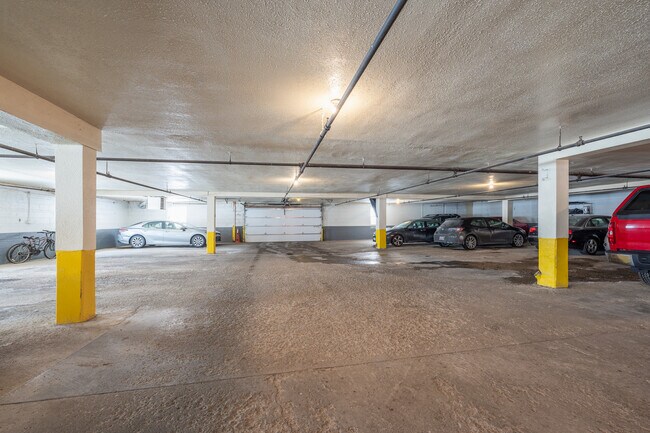 Embassy House in Shaker Heights, OH - Building Photo - Building Photo