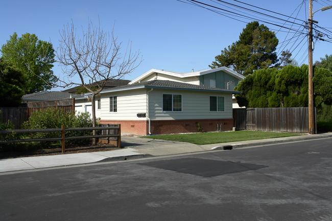 224 Orchard Ave in Redwood City, CA - Building Photo - Building Photo