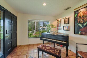 420 NE 36th St in Boca Raton, FL - Foto de edificio - Building Photo