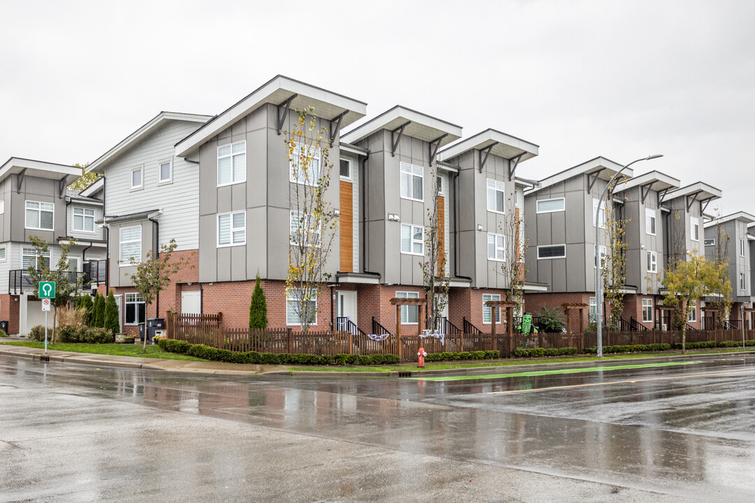 4771 224 St in Langley, BC - Building Photo
