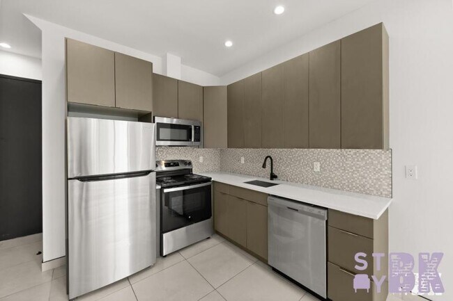 39 Aberdeen St in Brooklyn, NY - Building Photo - Building Photo